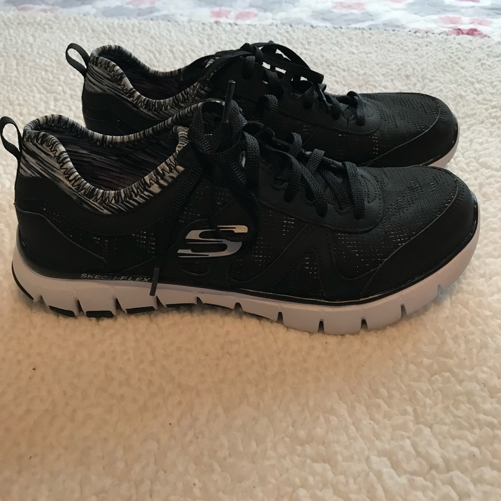 Women’s Sketchers Sneakers Size 8 in EUC - Picture 4 of 8